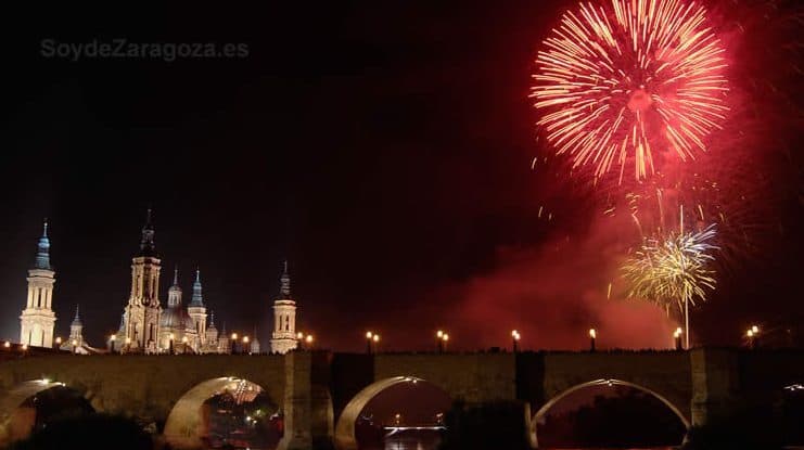 Fuegos Artificiales en las Fiestas del Pilar de Zaragoza