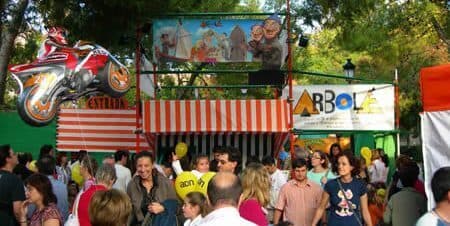 Entrada al Teatro Ambulante de marionetas en la Plaza de Los sitios