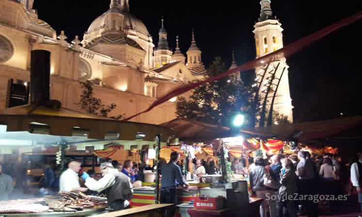 Muestra de Artesania en el paseo Echegaray en las Fiestas del Pilar de Zaragoza