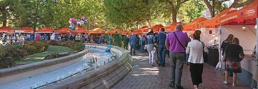 muestra de artesanía aragonesa en las Fiestas del Pilar