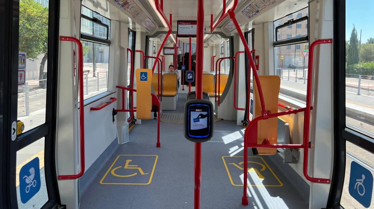 Nuevo tranvía de Zaragoza en el interior