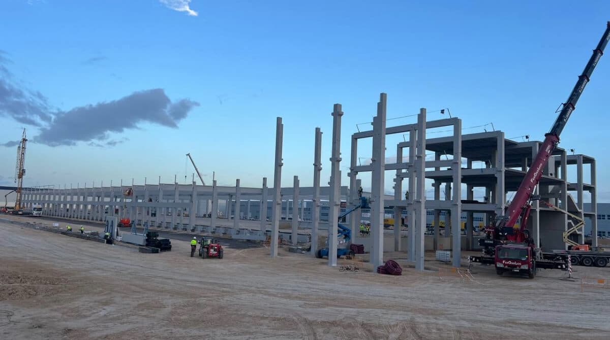 Una empresa alemana levanta una nueva nave en PlaZa y espera generar decenas de empleos