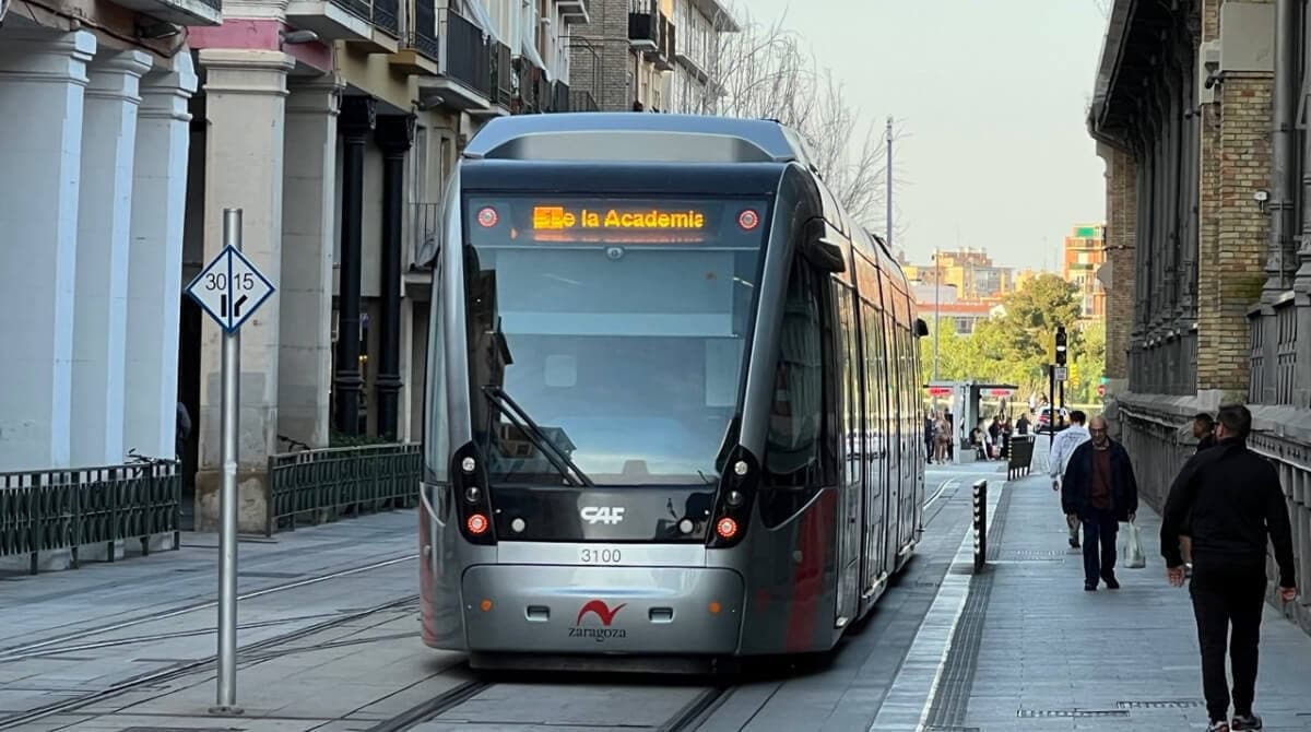Servicio de verbena en el tranvía de Zaragoza