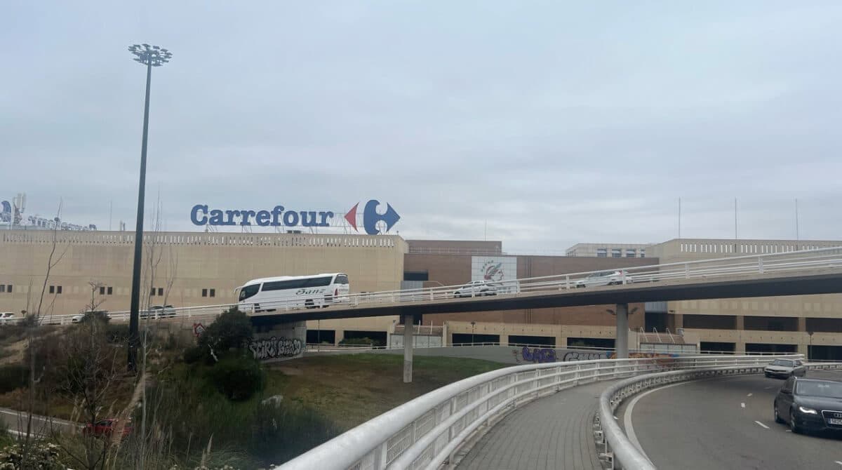 Domingos y festivos de apertura de Carrefour Zaragoza 2026