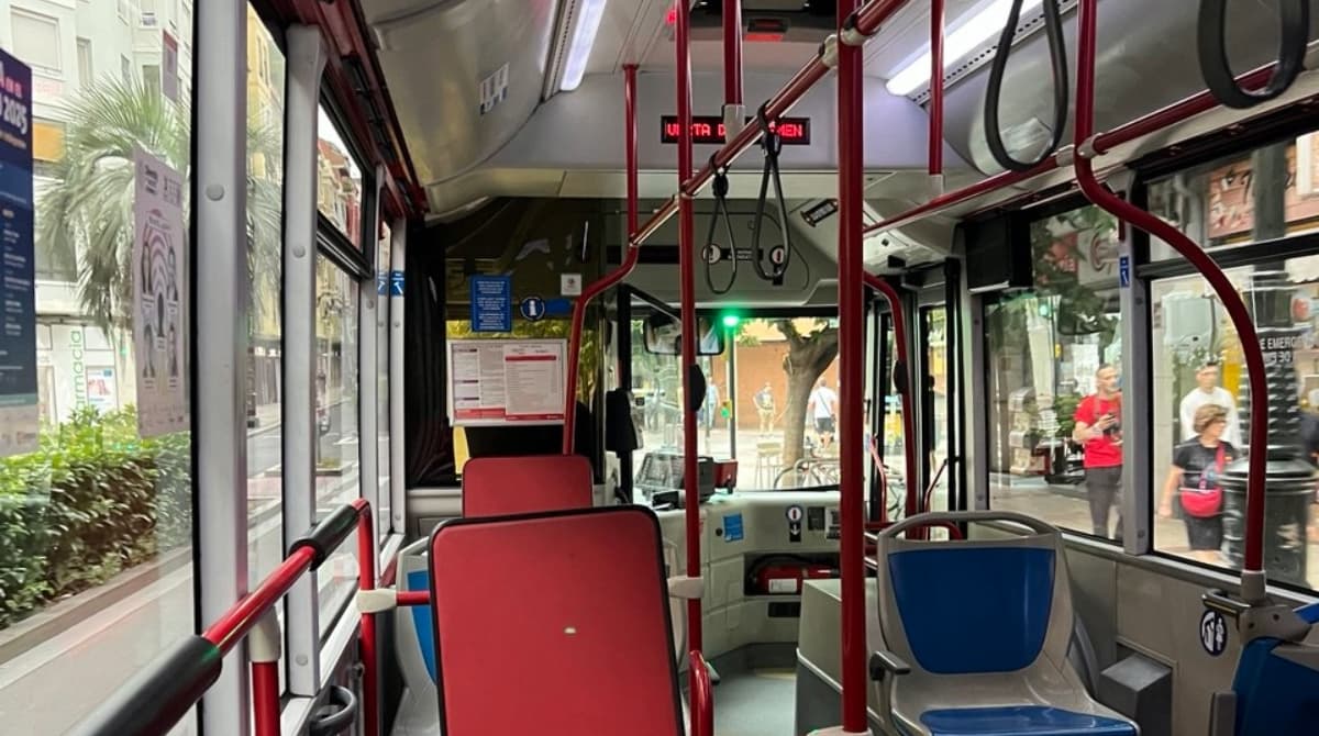 Zaragoza dice adiós a la línea de bus fantasma: «ha sido un castigo utilizarla», dice el único usuario a bordo