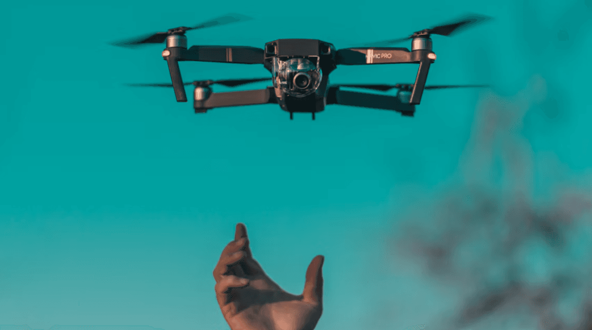 Espectáculo de drones en Pilares 2026